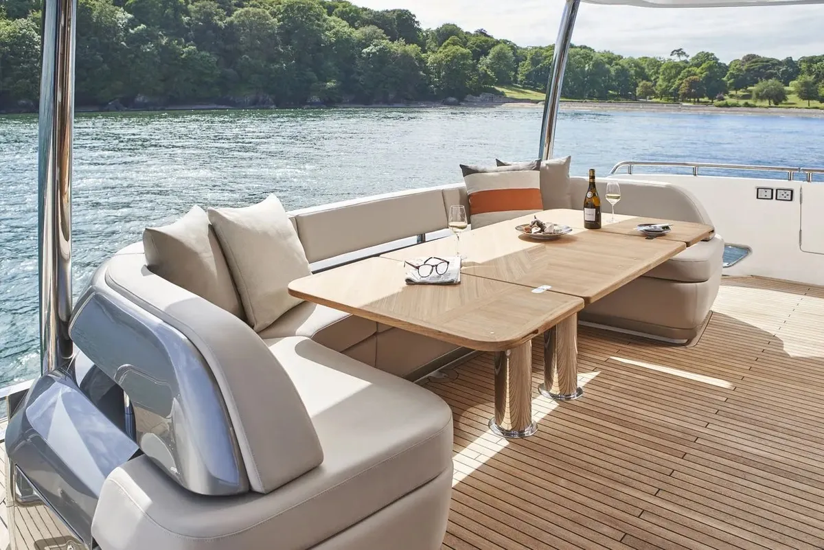 Princess Y85 — Exterior photo 35