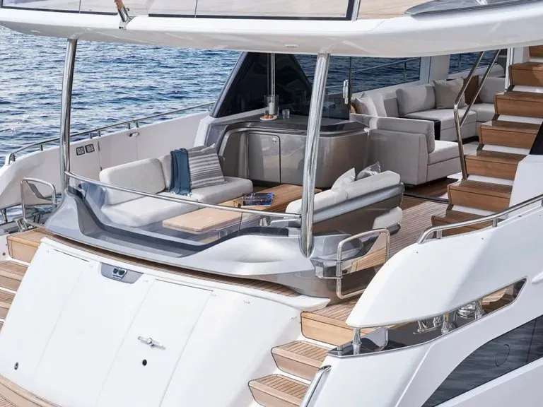 Princess Y85 — Exterior photo 6