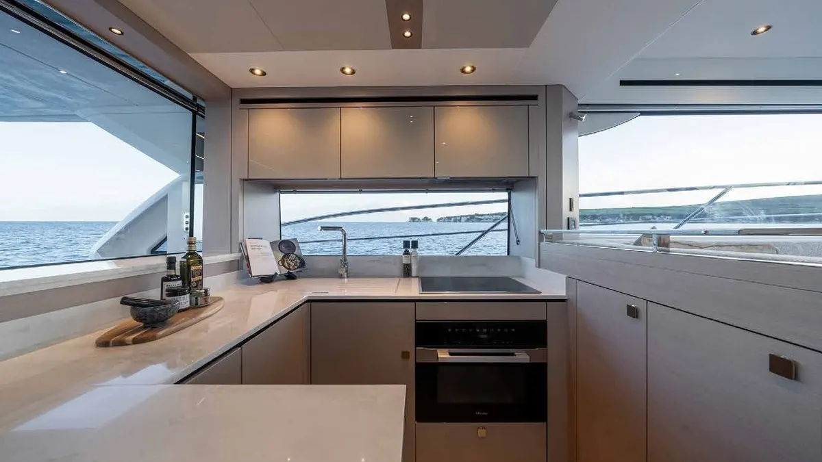 Sunseeker Manhattan 56 — Interior photo 2
