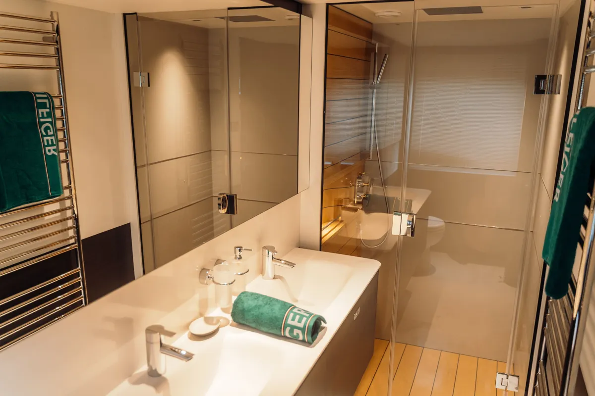 Princess X80 — Interior photo 4