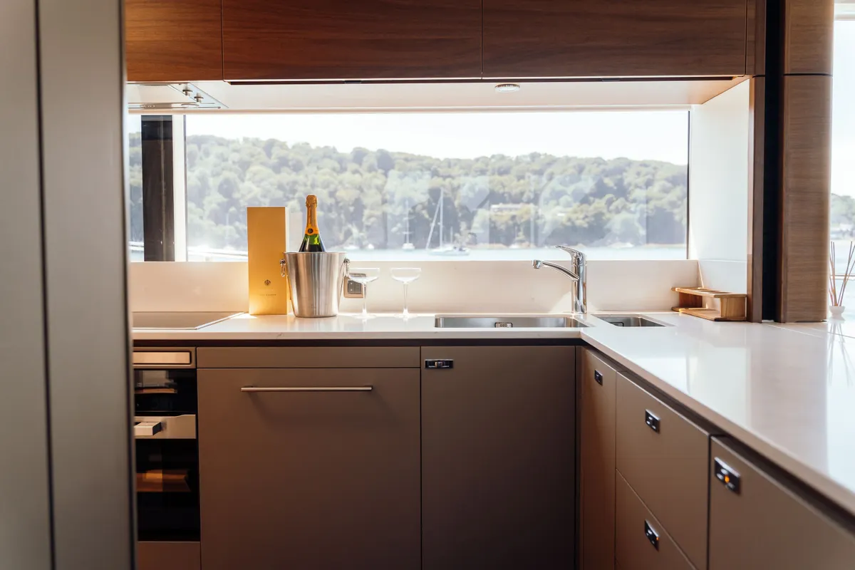 Princess X80 — Interior photo 6