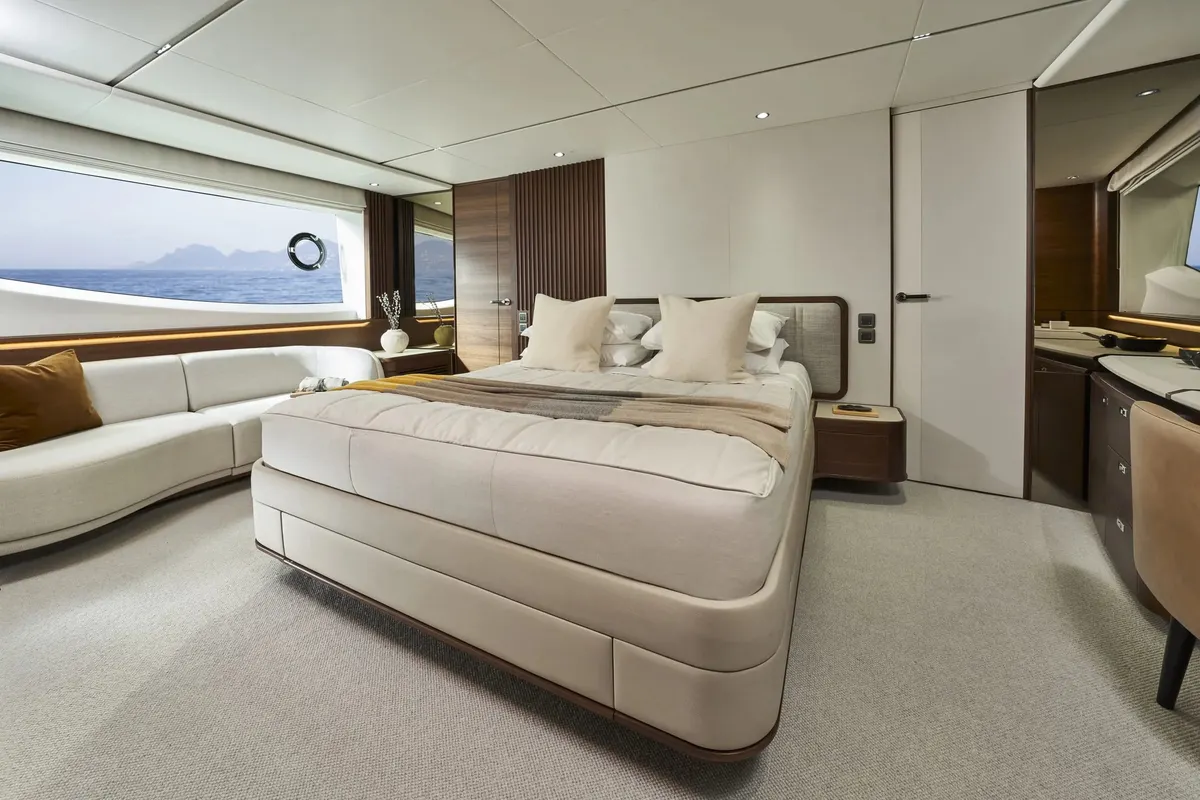 Princess Y80 — Exterior photo 13