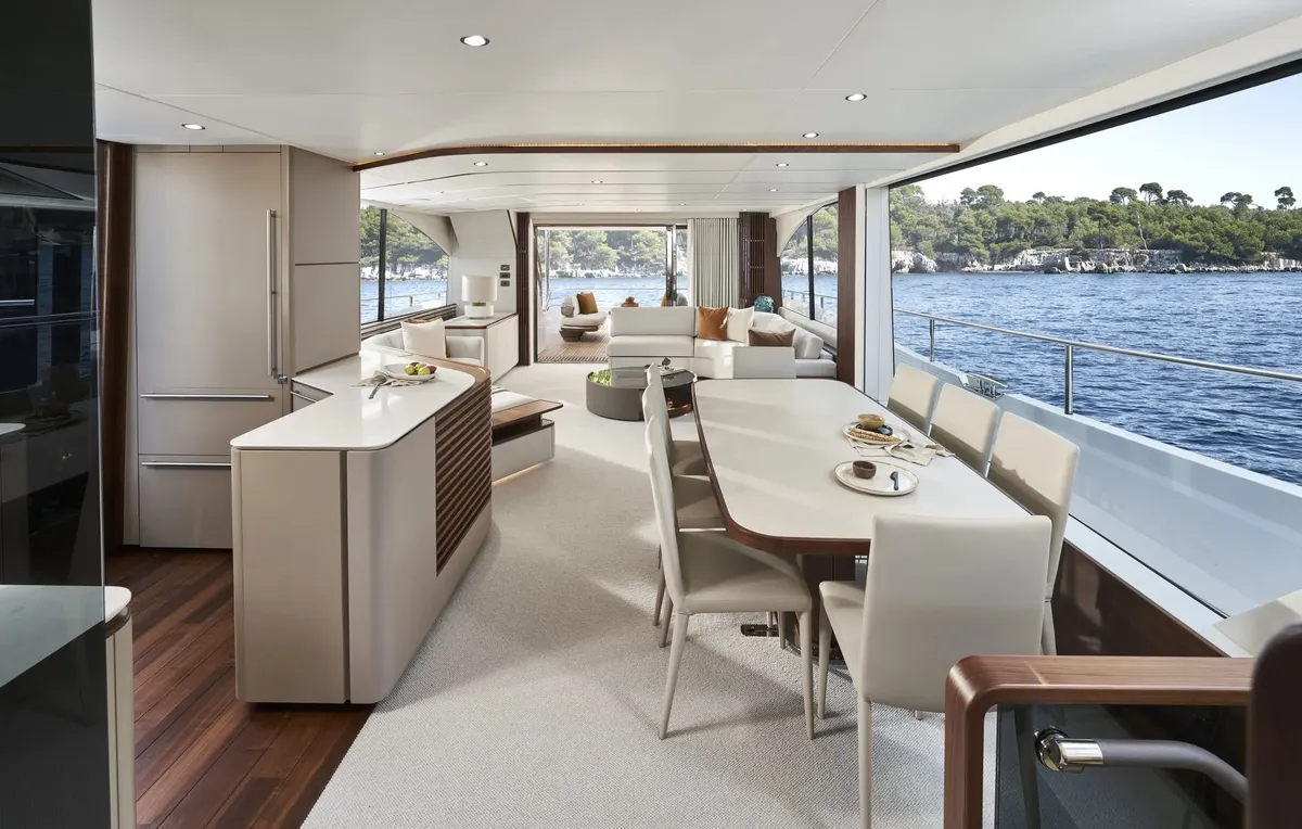 Princess Y80 — Exterior photo 14