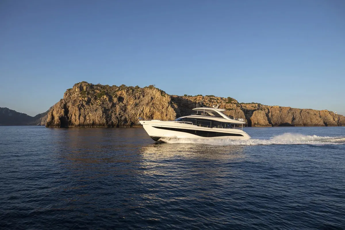 Princess Y80 — Exterior photo 2