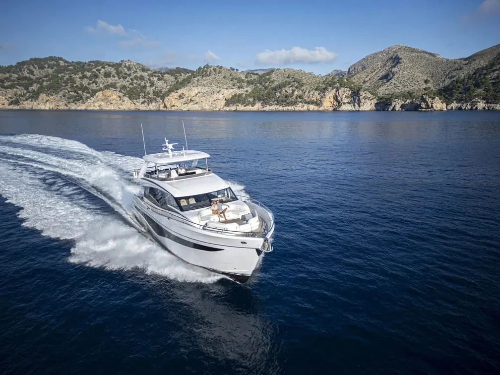 Princess Y80 — Exterior photo 4