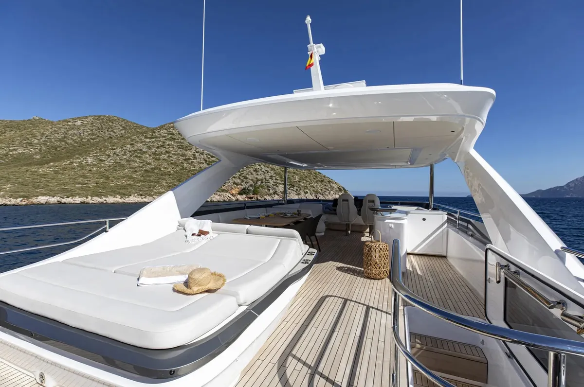 Princess Y80 — Exterior photo 7