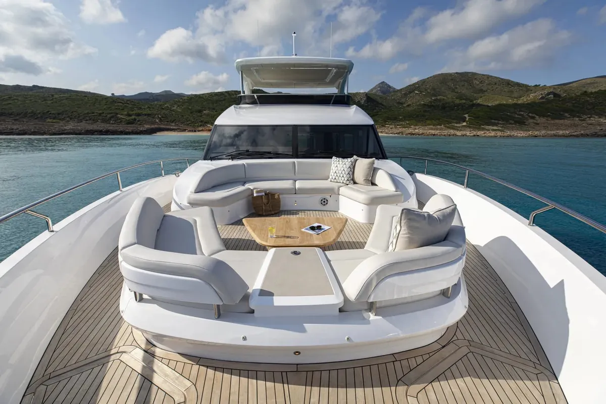 Princess Y80 — Exterior photo 9
