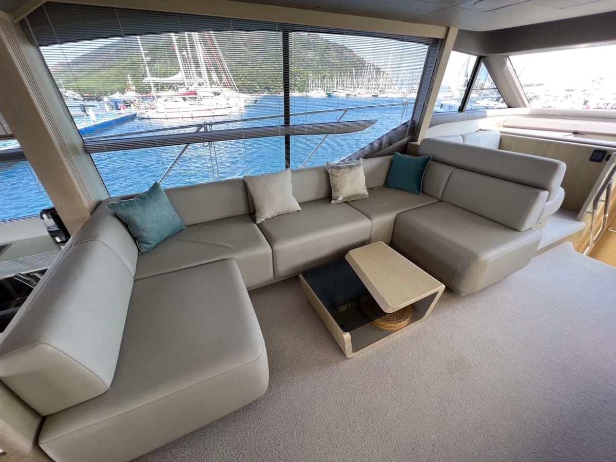 Princess Melania — Interior photo 11