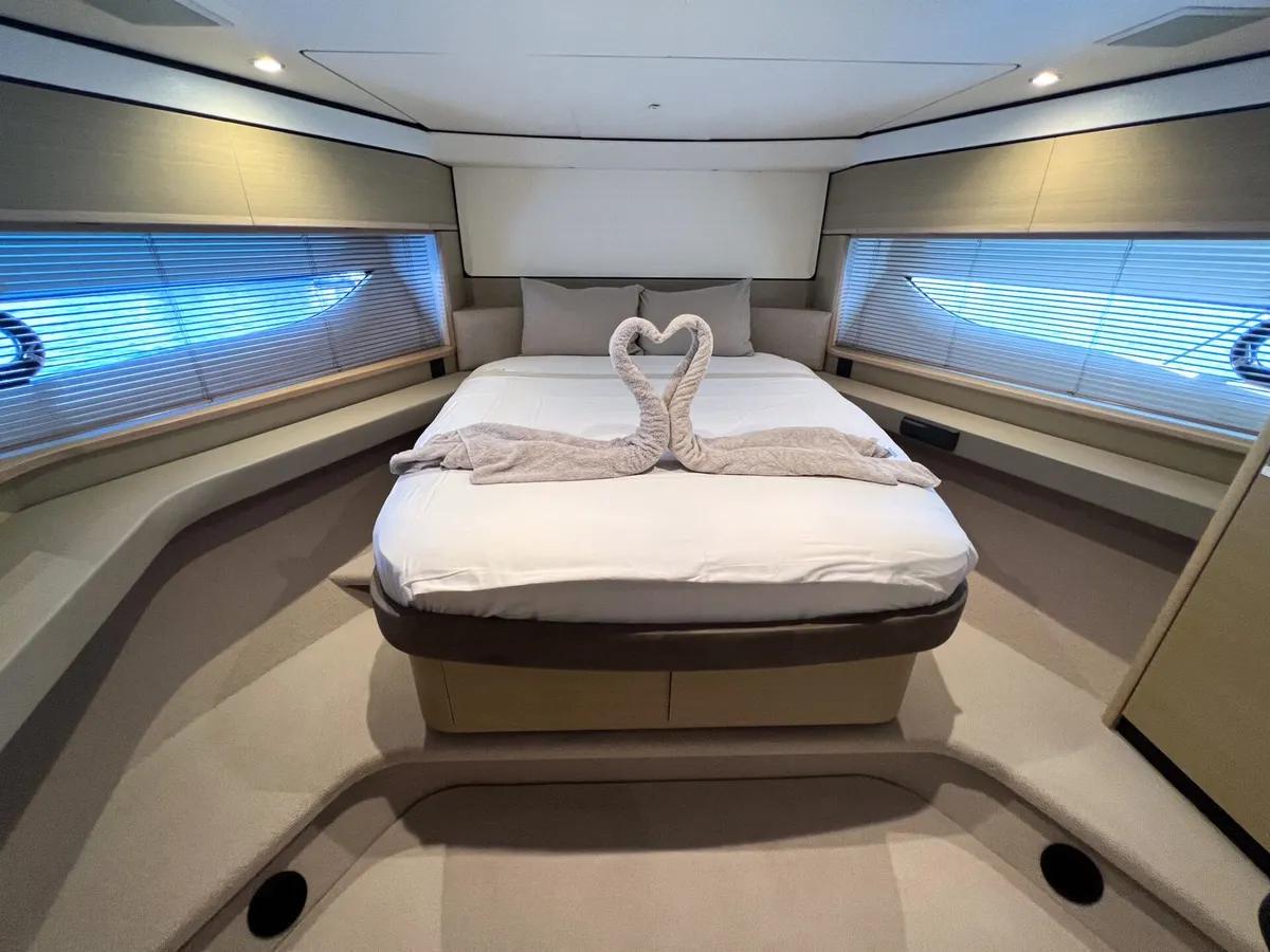 Princess Melania — Interior photo 14