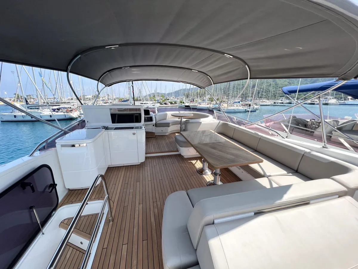 Princess Melania — Interior photo 4