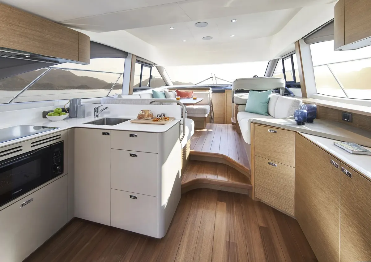 Princess F45 — Interior photo 2