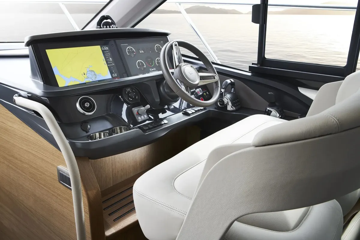 Princess F45 — Interior photo 3