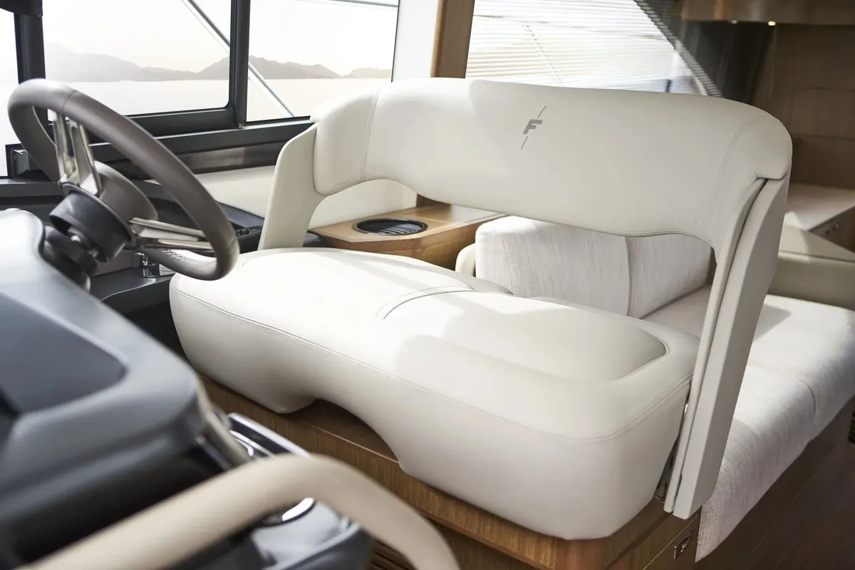 Princess F45 — Interior photo 4