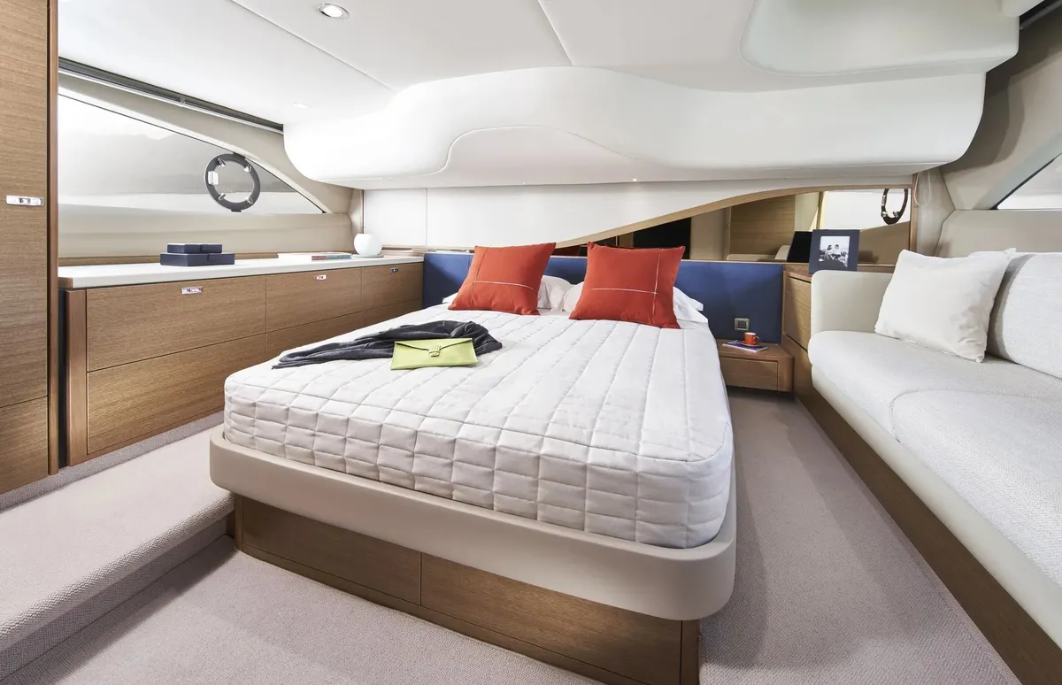 Princess F45 — Interior photo 5