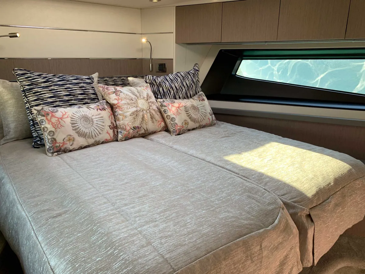 Sunseeker Predator 50 — Interior photo 1