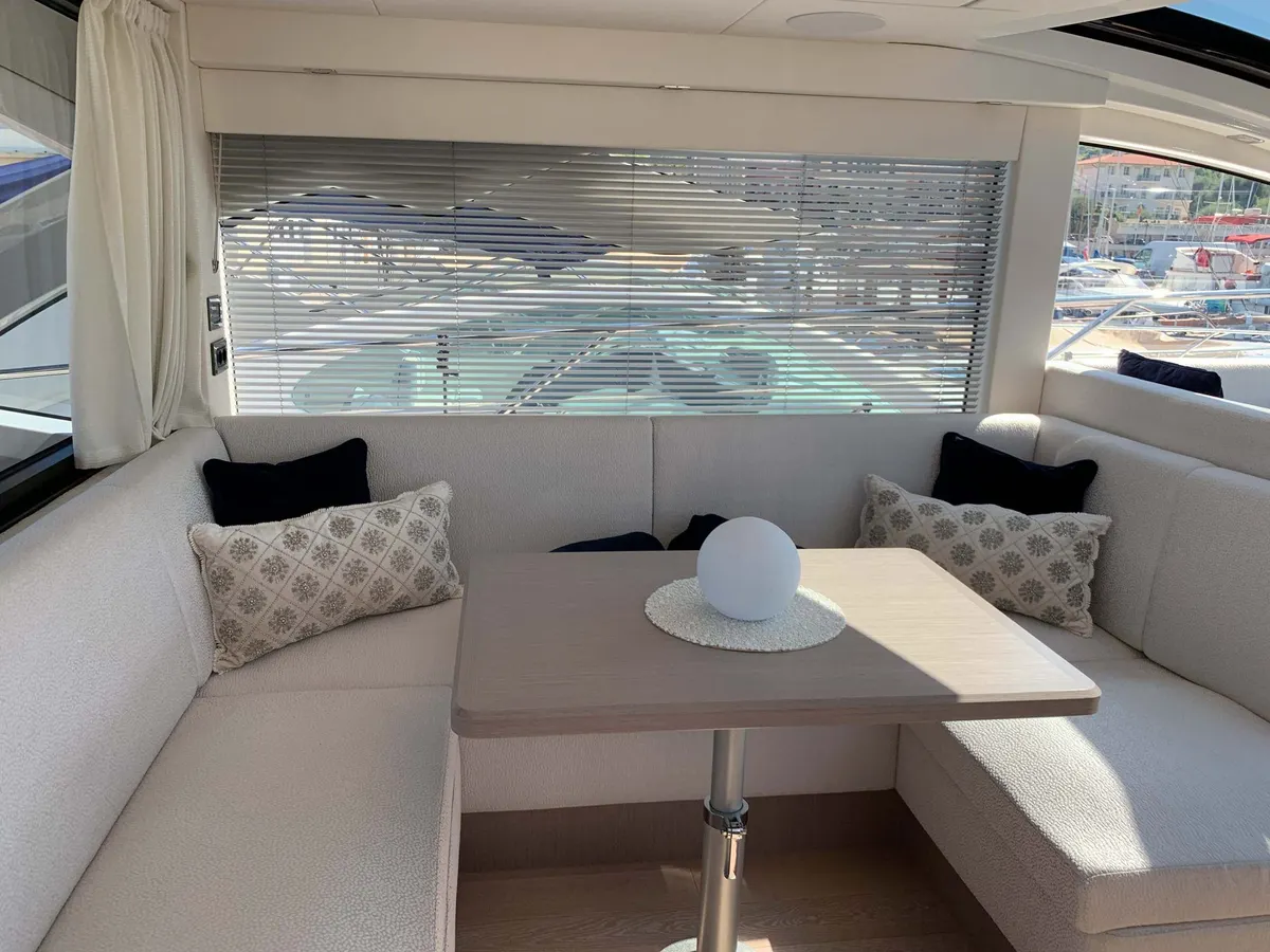 Sunseeker Predator 50 — Interior photo 3