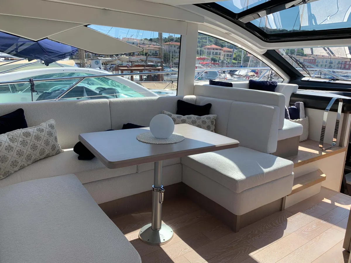 Sunseeker Predator 50 — Interior photo 5