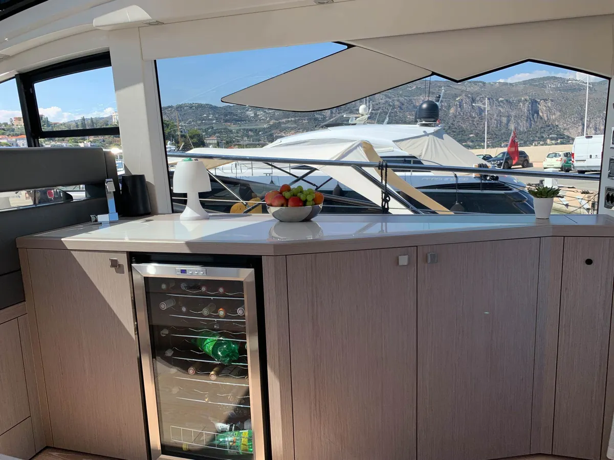 Sunseeker Predator 50 — Interior photo 6