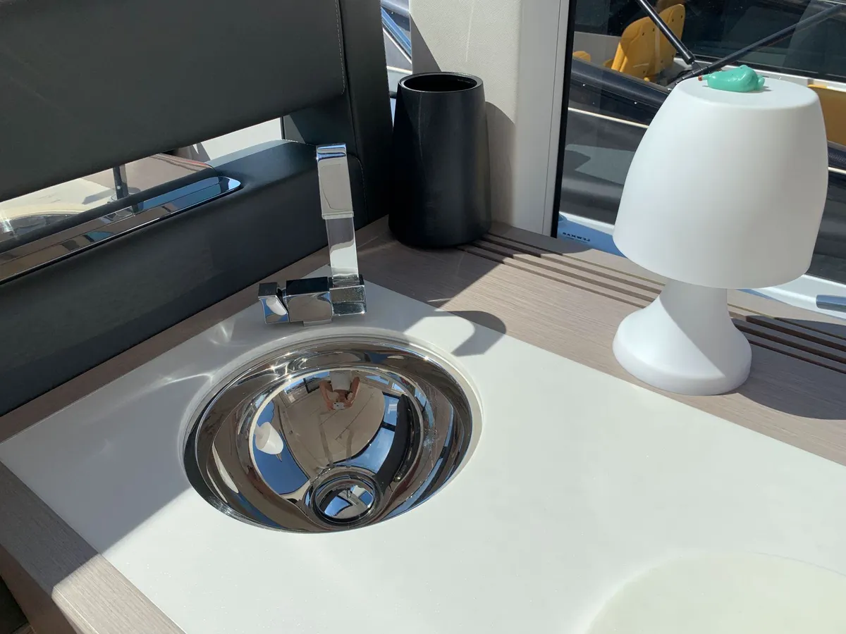 Sunseeker Predator 50 — Interior photo 8