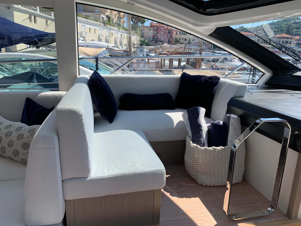 Sunseeker Predator 50 — Interior photo 9
