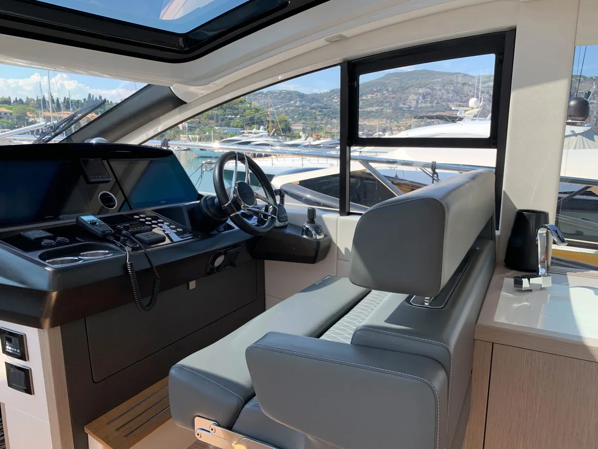 Sunseeker Predator 50 — Interior photo 11