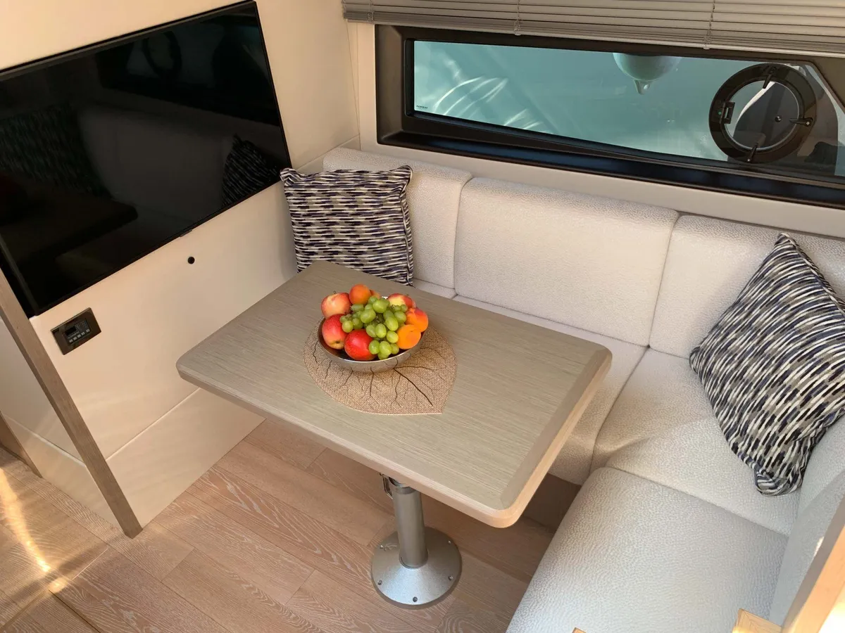 Sunseeker Predator 50 — Interior photo 13