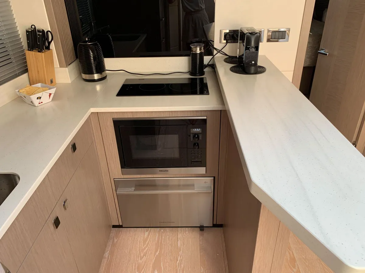 Sunseeker Predator 50 — Interior photo 17