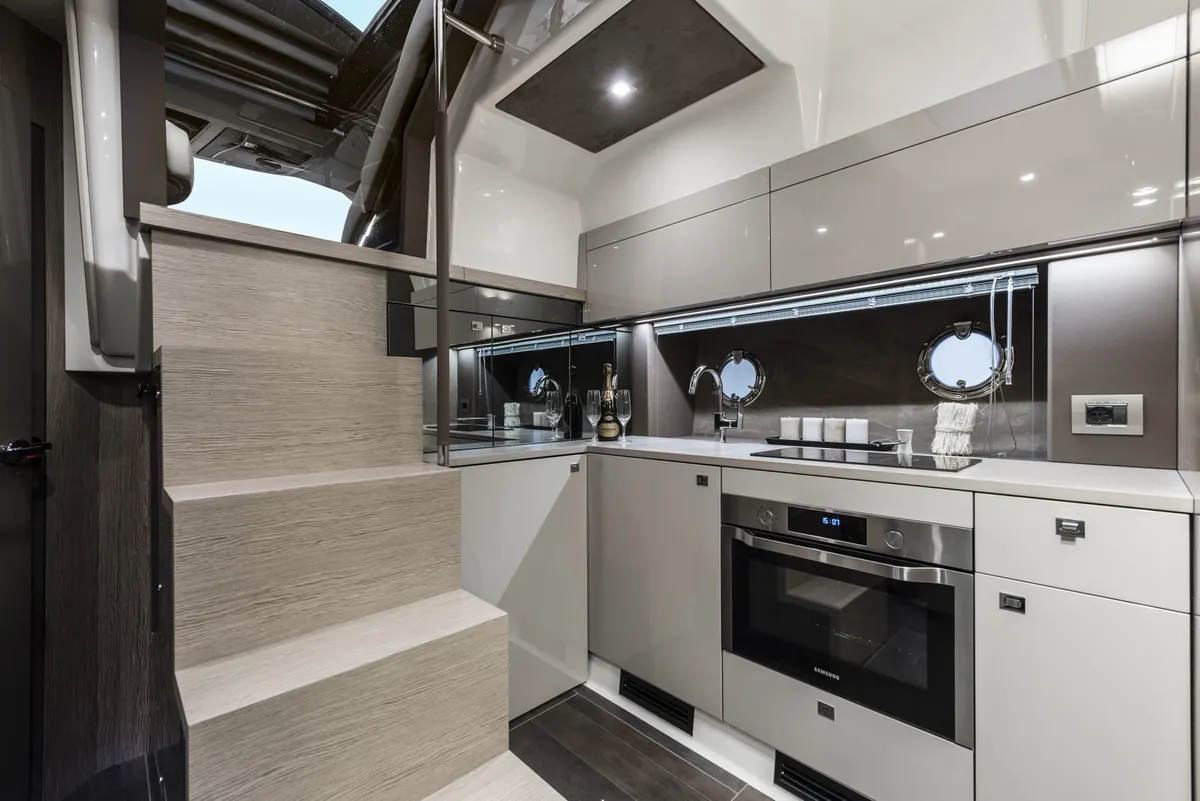 Cranchi - M44 HT — Exterior photo 9