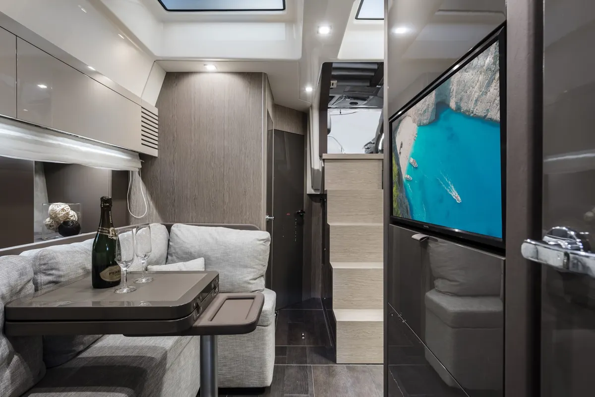 Cranchi - M44 HT — Exterior photo 11