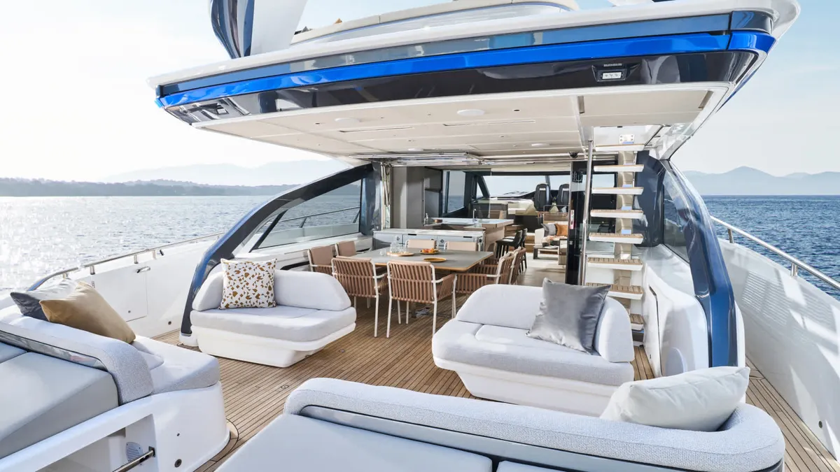 Princess S80 — Exterior photo 12