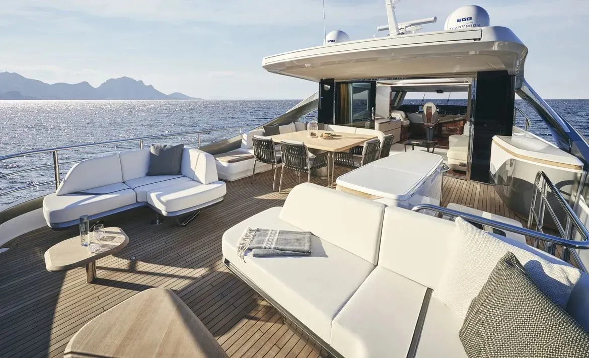 Princess X80 — Exterior photo 22