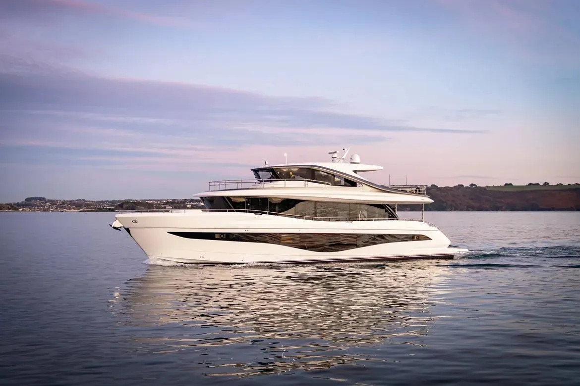 Princess X80 — Exterior photo 5