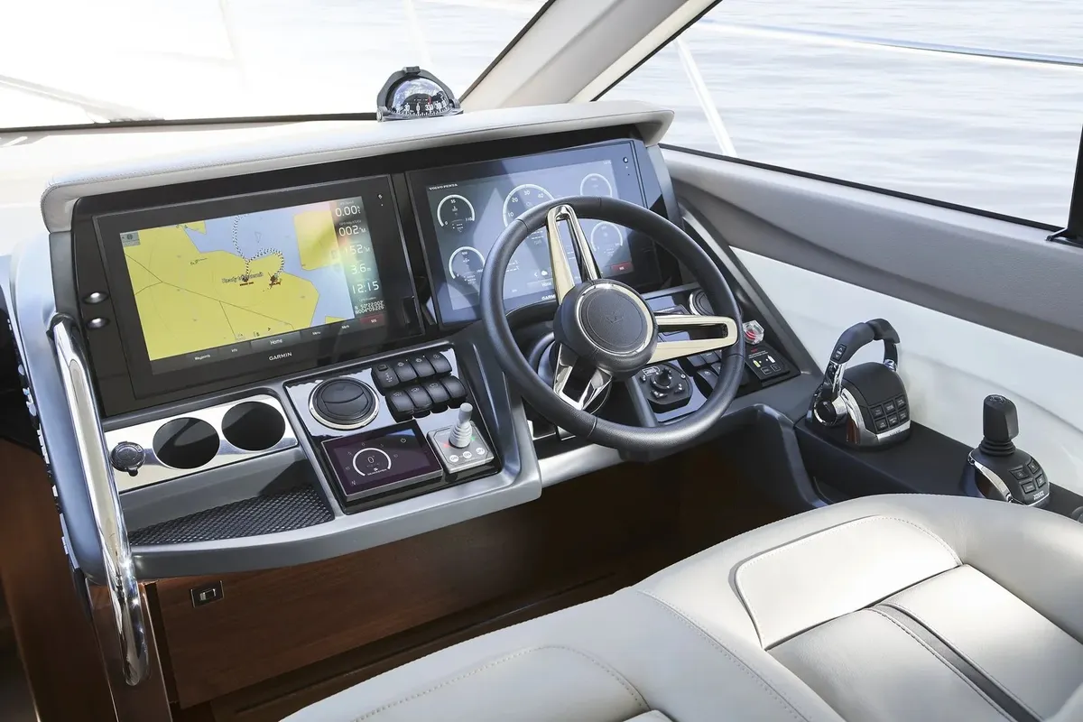 Princess F50 — Interior photo 1