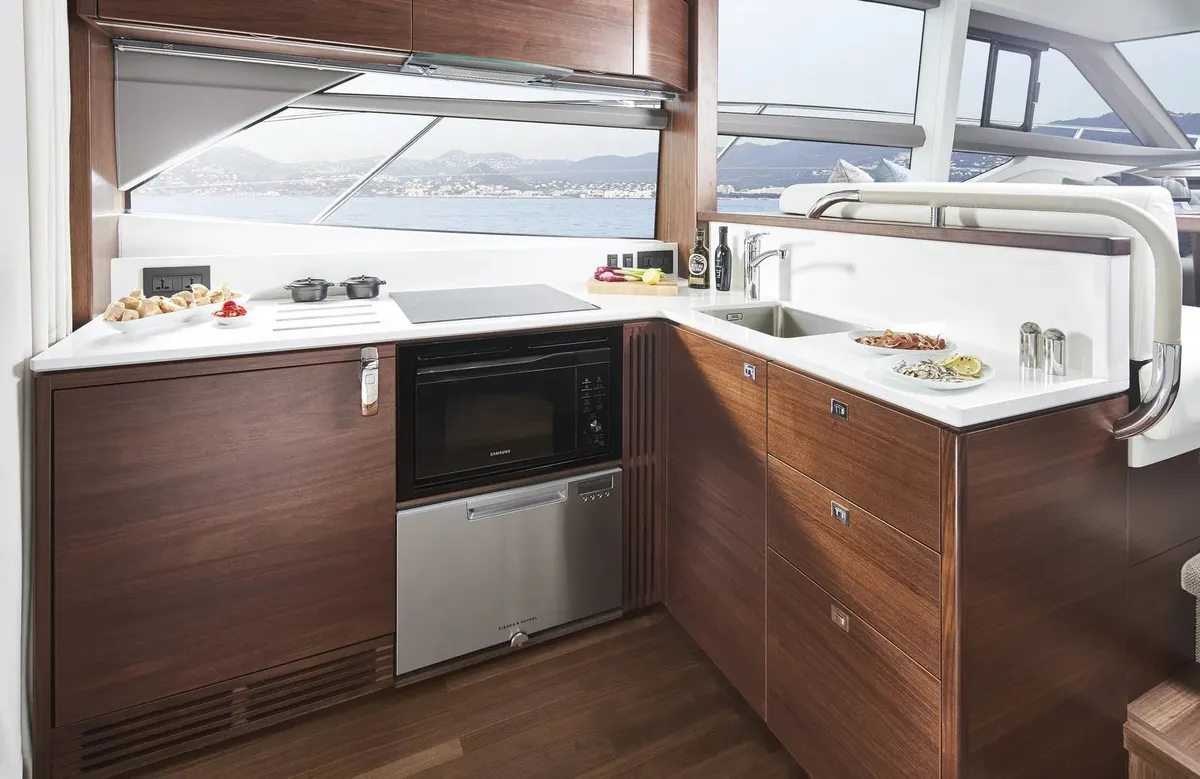 Princess F50 — Interior photo 3