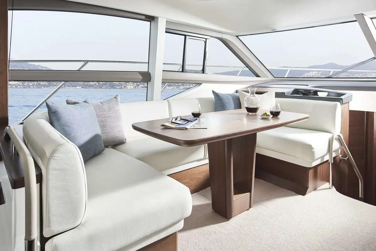 Princess F50 — Interior photo 4