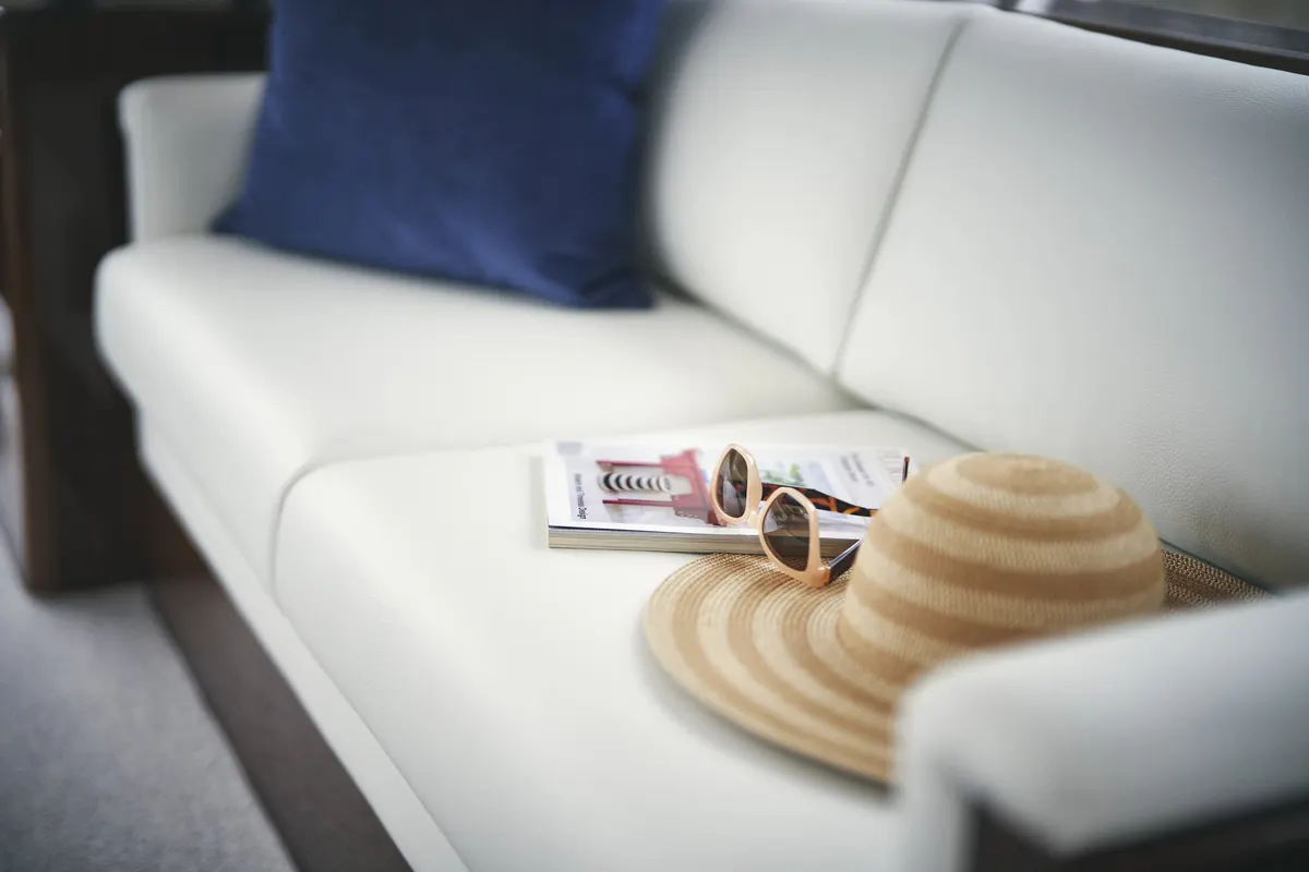 Princess F50 — Interior photo 5