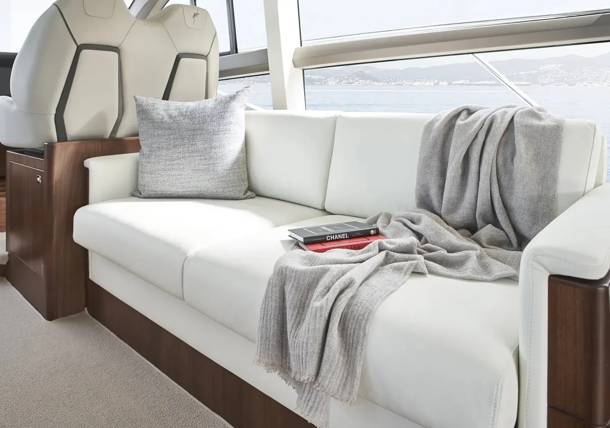 Princess F50 — Interior photo 6