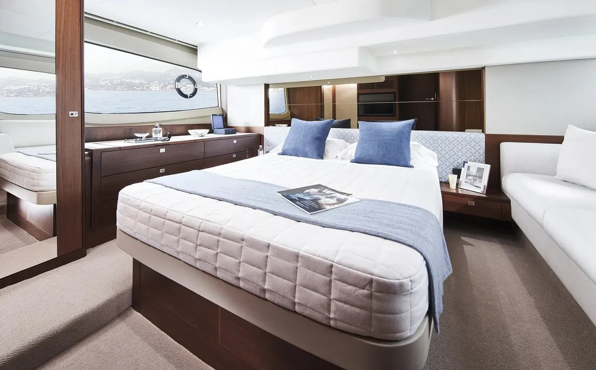 Princess F50 — Interior photo 7