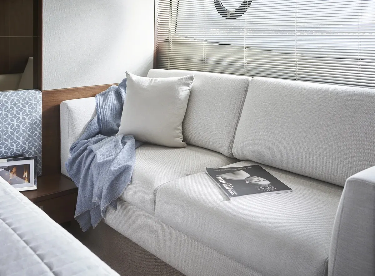 Princess F50 — Interior photo 8
