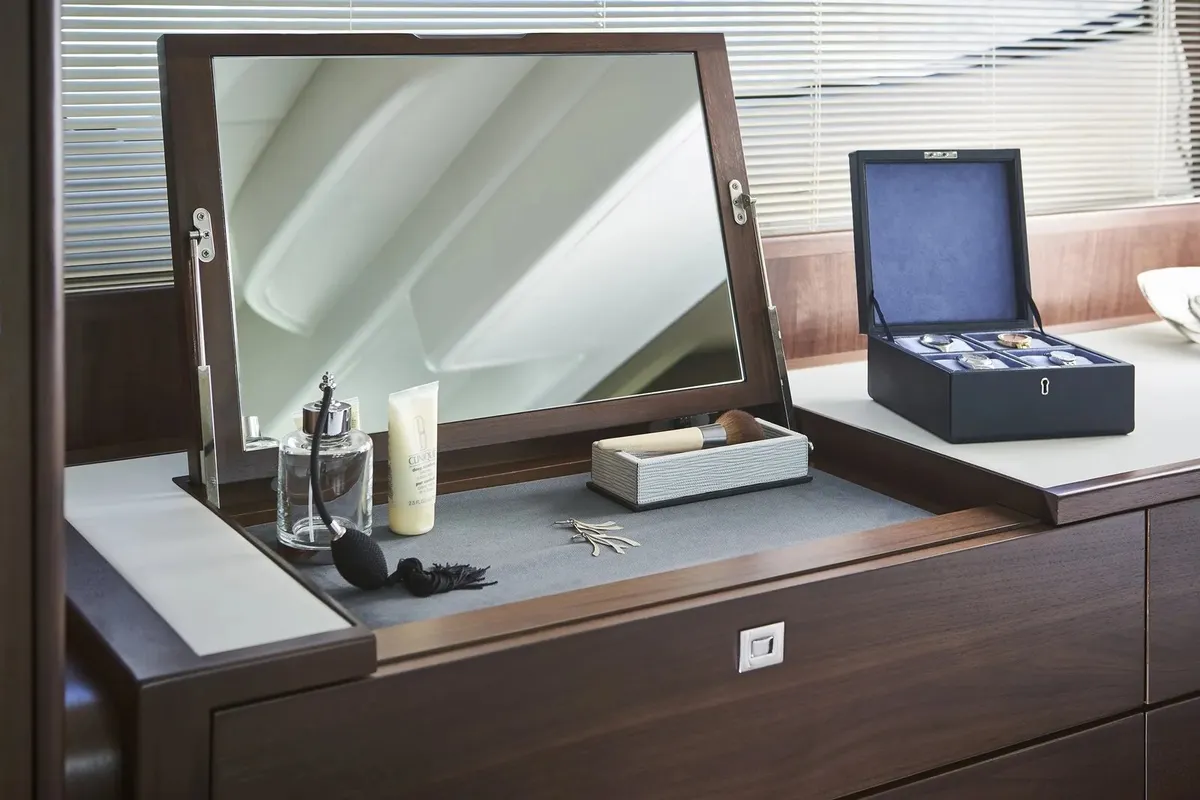 Princess F50 — Interior photo 9
