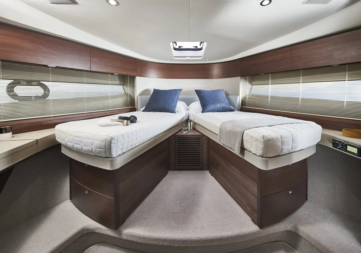 Princess F50 — Interior photo 10