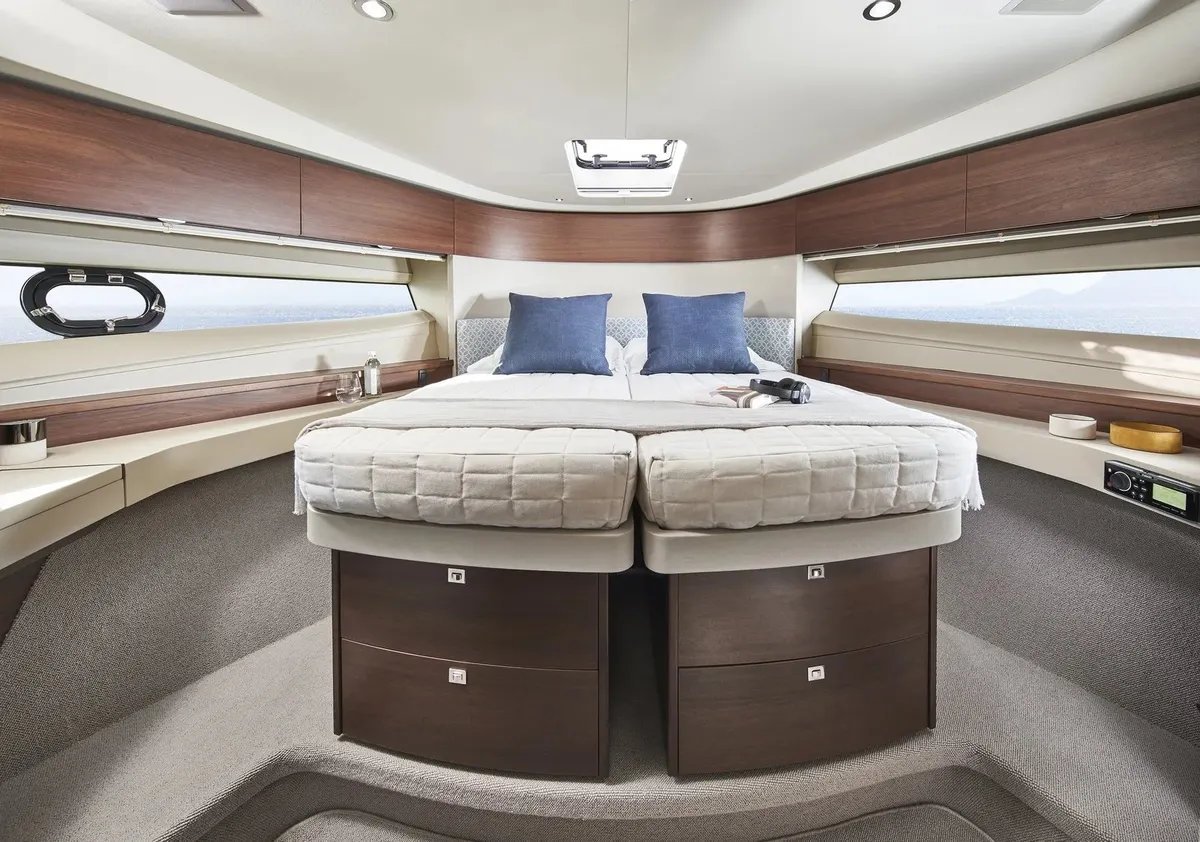 Princess F50 — Interior photo 11