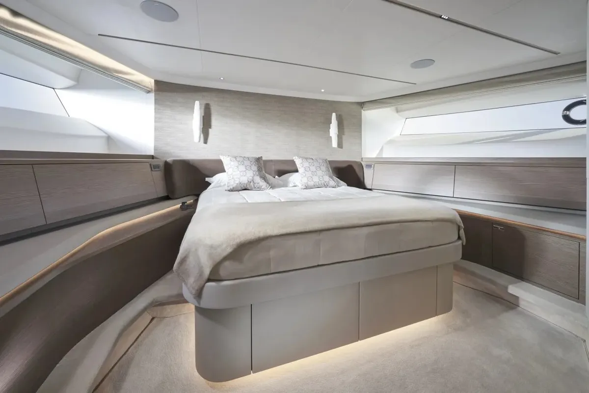 Princess X95 — Interior photo 15
