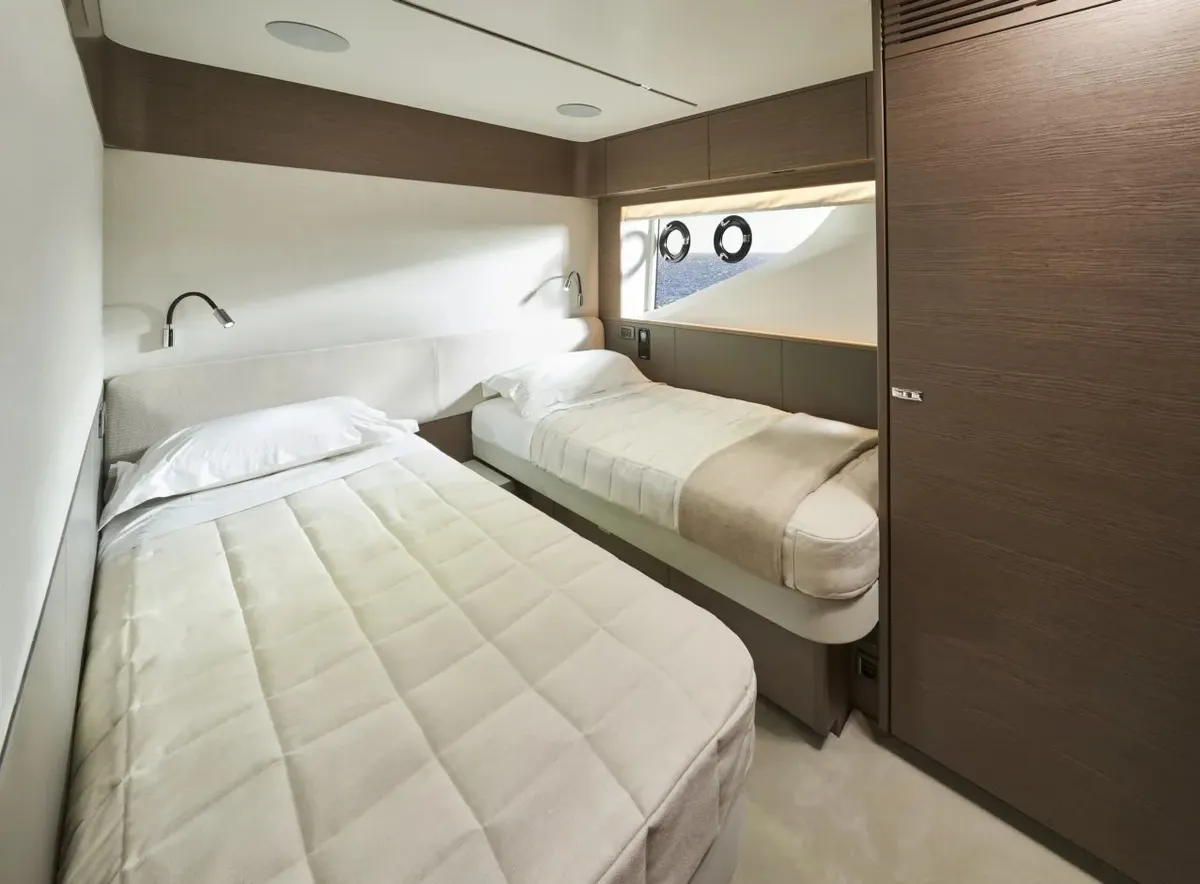 Princess X95 — Interior photo 18