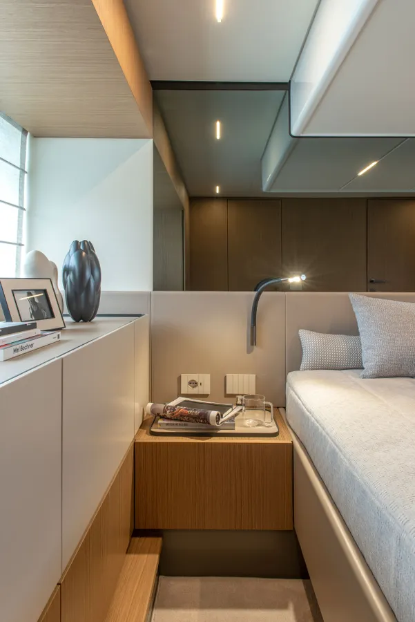 Bluegame BG54 — Interior photo 6