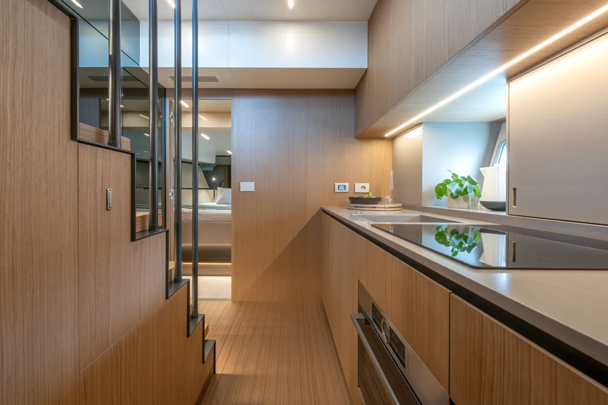 Bluegame BG54 — Interior photo 2