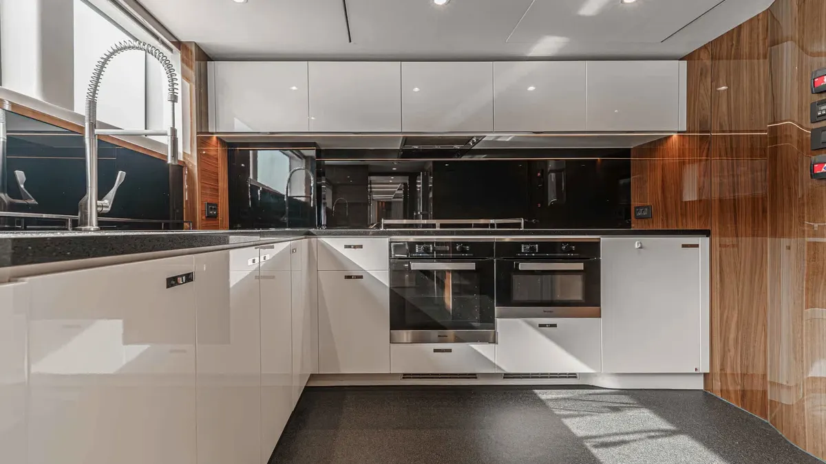 Princess 35M Avalon — Exterior photo 27
