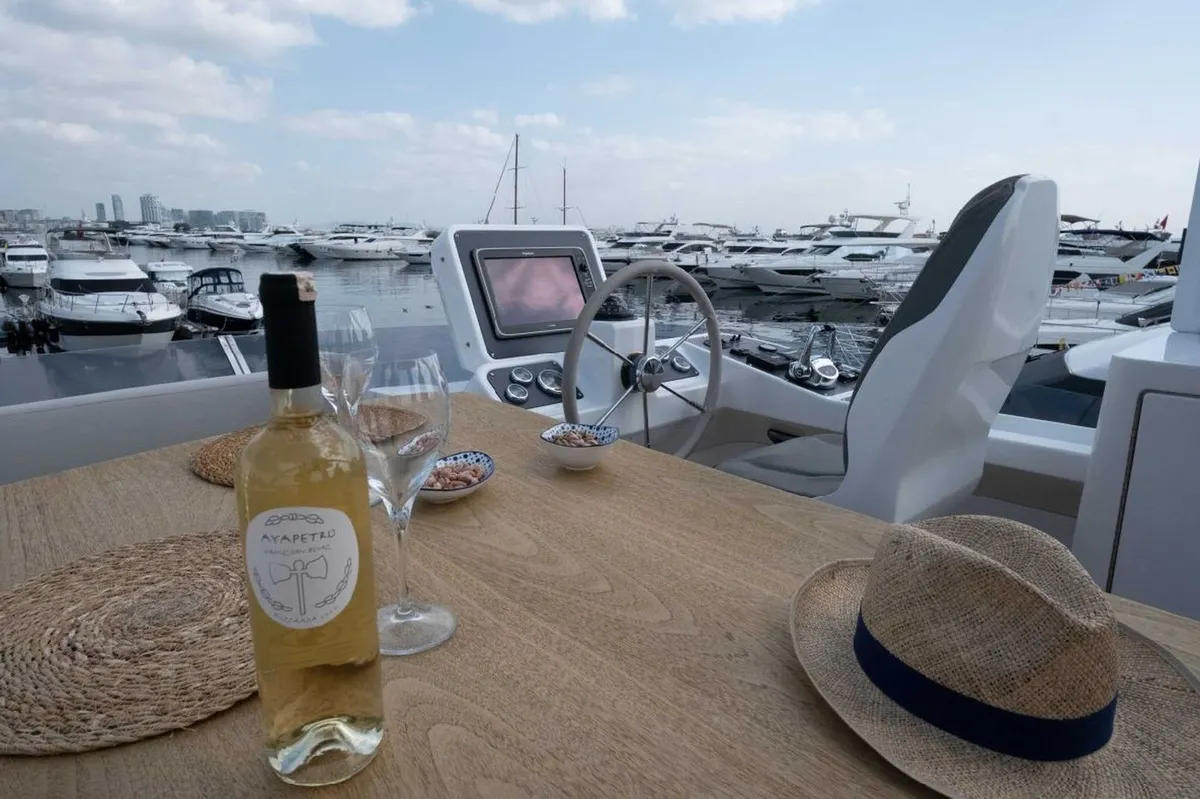 Azimut Magellano 53 — Exterior photo 10