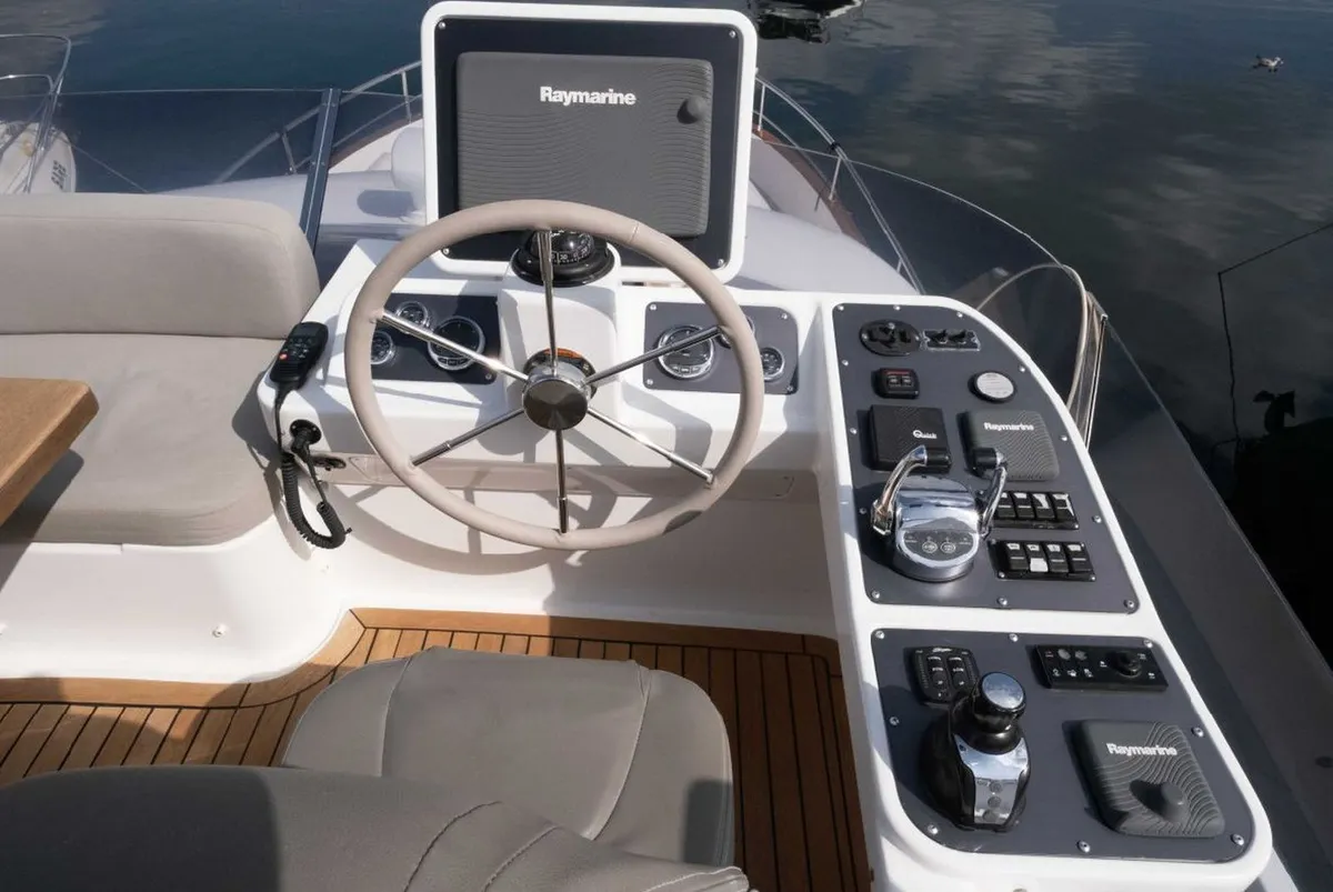 Azimut Magellano 53 — Exterior photo 11