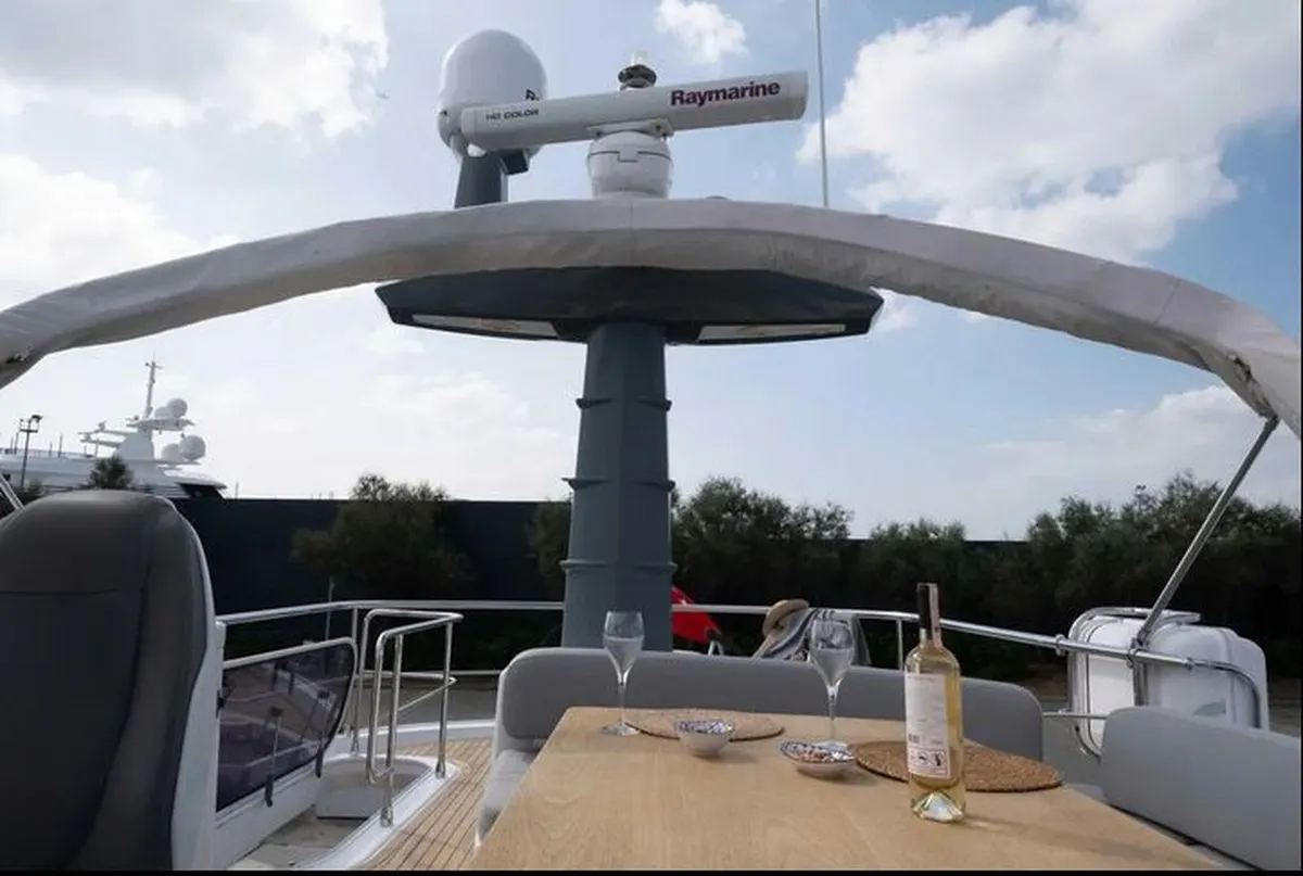 Azimut Magellano 53 — Exterior photo 12
